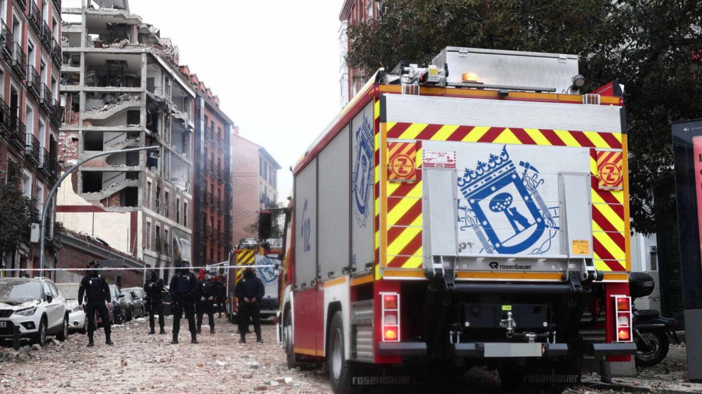 Aumentan a 4 los fallecidos en la explosión de Madrid tras la muerte de un sacerdote