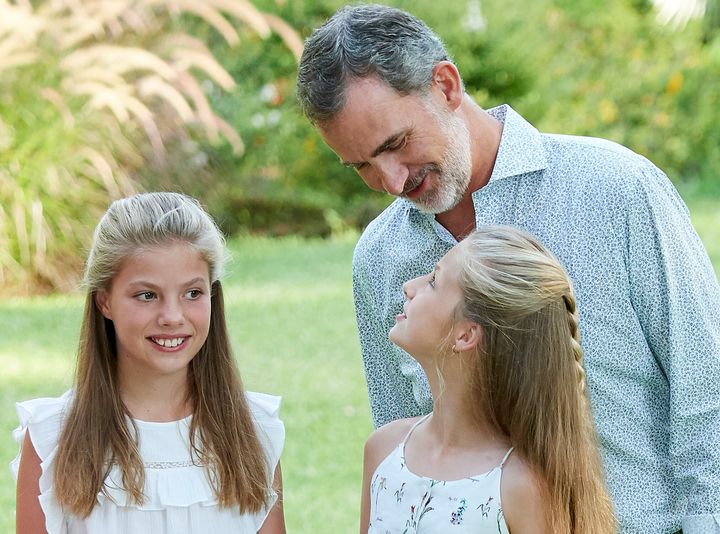 Al Rey Se Le Cae Las Babas Con Su Hija.