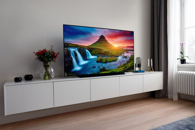 Cómo solucionar que el volumen de la televisión suba o baje según lo que vemos