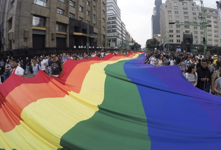 La Federación LGTB denuncia que el ordenamiento jurídico discrimina a las familias del colectivo