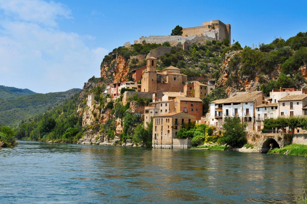 Miravet, En Tarragona, Es Sin Duda Uno De Los Pueblos Más Bonitos De España
