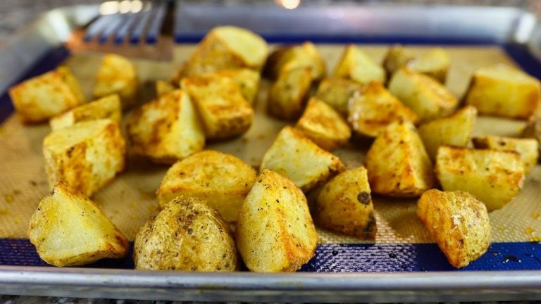 Patatas crujientes al horno: el truco que hará que salgan perfectas