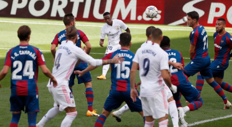 Un Madrid depresivo entrega la Liga ante un Levante de diez