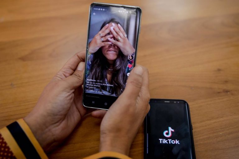 Italia ordena a TikTok intensificar el control tras la muerte de una menor en un reto