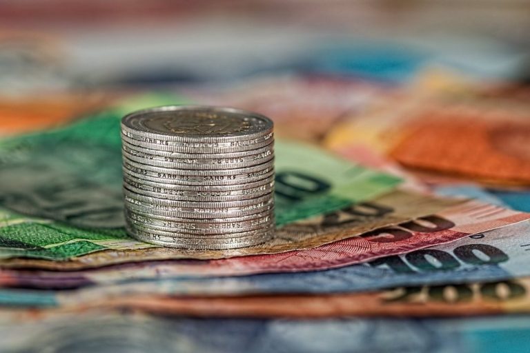 La riqueza neta de los hogares cae un 2% y su deuda disminuye un 1,1%