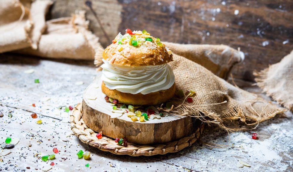 Preparación De Los Bocaditos Mini De Roscón, El Clásico De Reyes