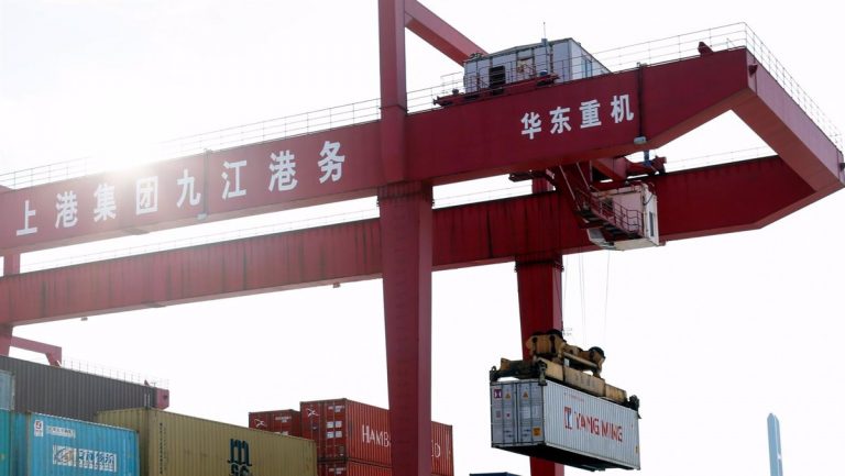 China logra un superávit comercial de 440.553 millones en 2020