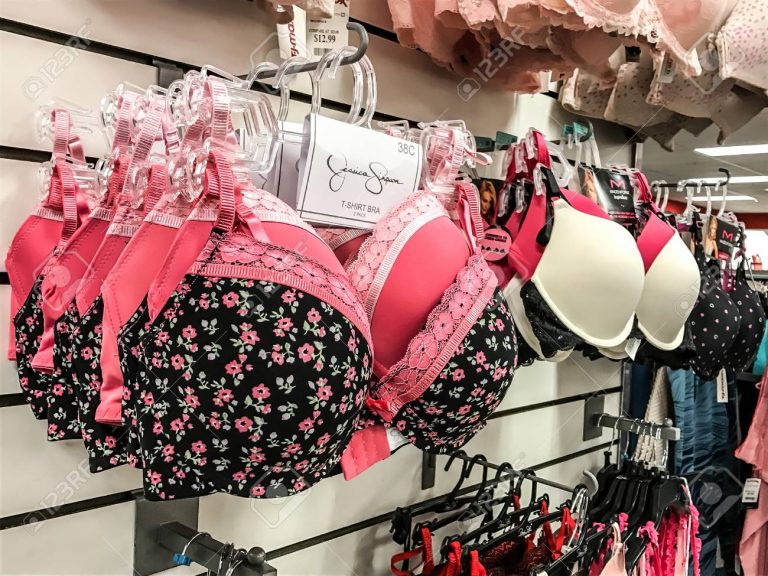 Una transexual pide cárcel a la dependienta de una tienda por no dejarle probarse unos sujetadores