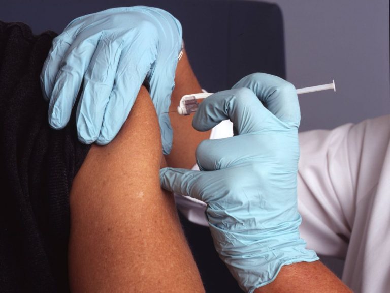 Madrid espera superar las 60.000 dosis administradas a sanitarios esta próxima semana