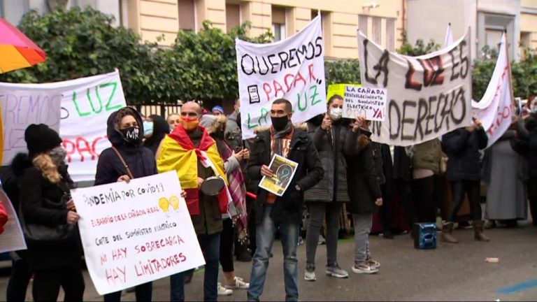 Podemos ve «emergencia humanitaria» en Cañada Real