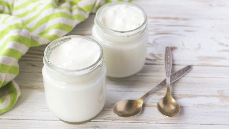 Carrefour no puede con Día: este es el mejor yogur natural para la OCU