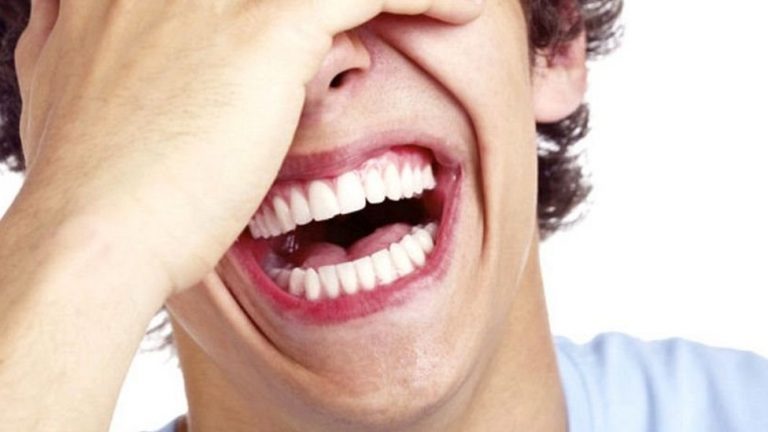 11 carteles bizarros con los que te vas a morir de risa
