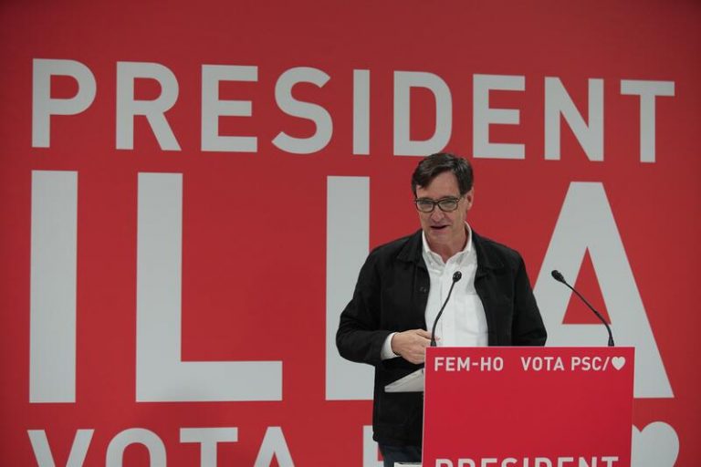 El PSC ganaría las elecciones seguido de cerca por ERC y JxCat, según una encuesta