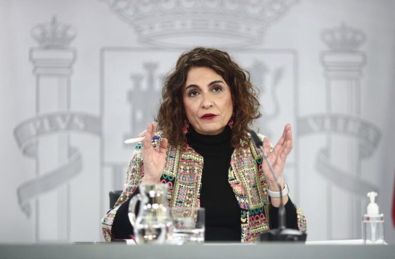 Hacienda reforzará el control de españoles que simulan residir en el extranjero