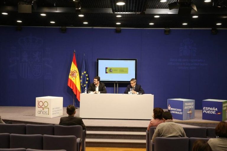 Trabajo dice que sin «el factor estacional» el paro hubiese bajado en enero