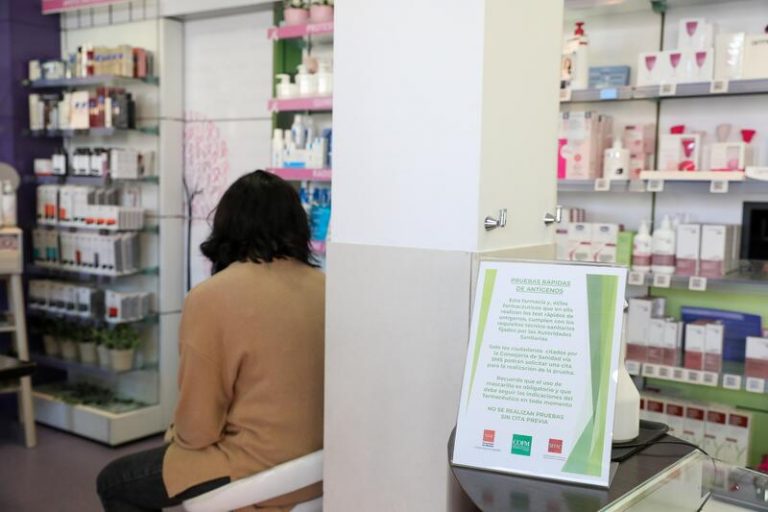Madrid, Cataluña y Galicia ya realizan test rápidos en las farmacias