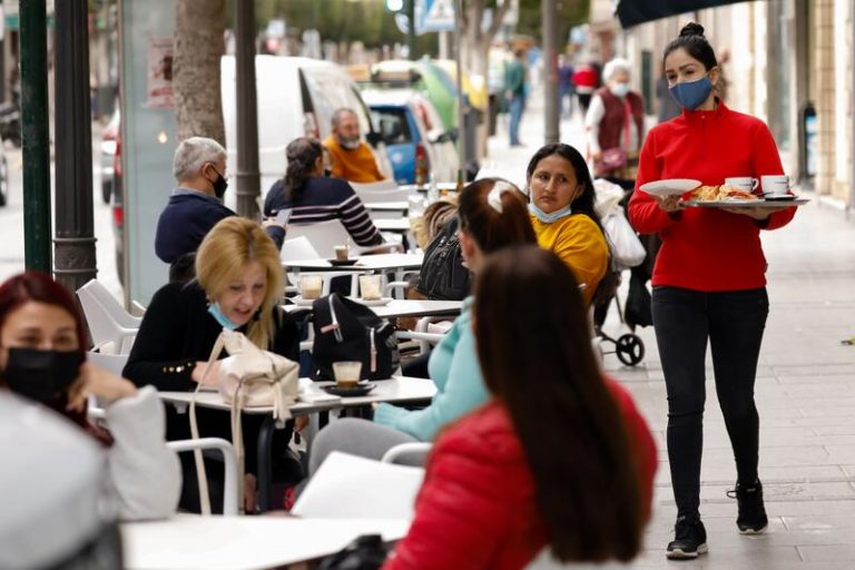 Los restaurantes redujeron a la mitad sus ingresos durante 2020