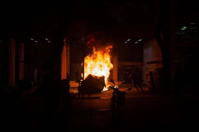 Un total de 14 detenidos y 33 heridos en las protestas tras la detención de Pablo Hasel
