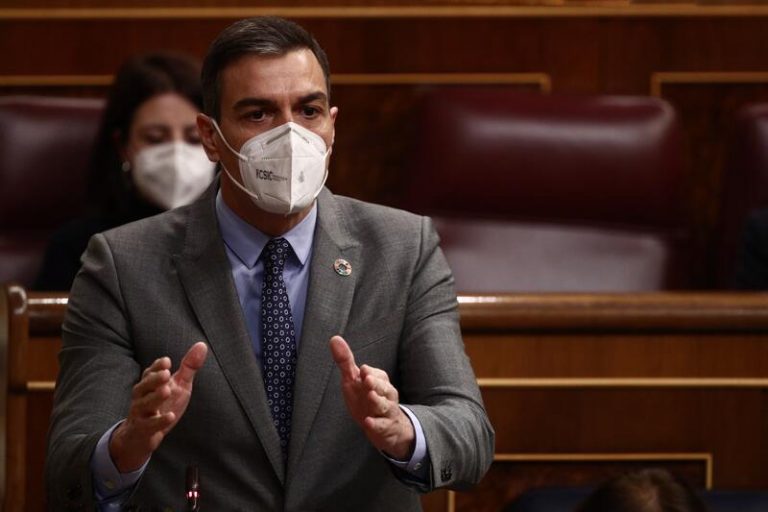 Sánchez insta al PP y Cs a romper sus pactos con Vox porque «les está comiendo»