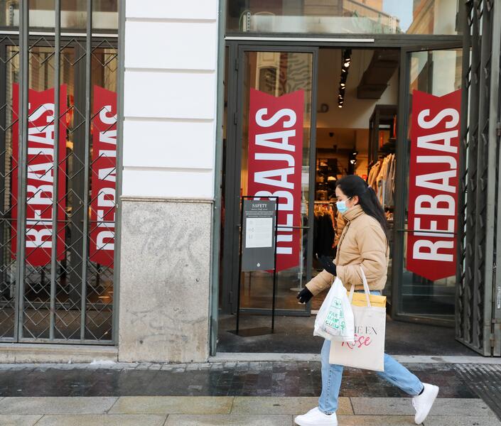 El gasto medio de los españoles en las rebajas bajó un 30%