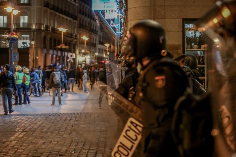 Marlaska reitera su apoyo a los policías frente a una «minoría violenta»