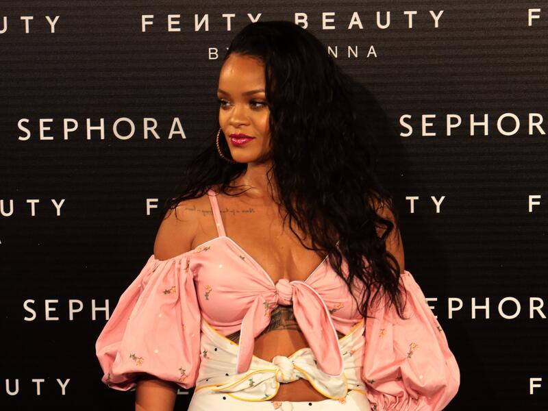 Rihanna Celebra Su 33 Cumpleaños Con El Coronavirus Muy Presente En Sus Negocios