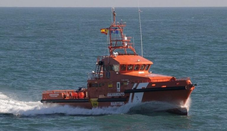 Rescatan una patera con 48 personas al sur de Gran Canaria