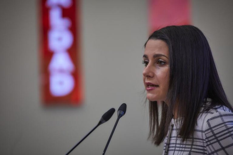 Arrimadas acusa a Sánchez de no hacer «nada» para frenar los actos vandálicos