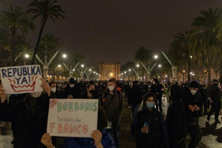 Séptima noche de disturbios y altercados en Cataluña