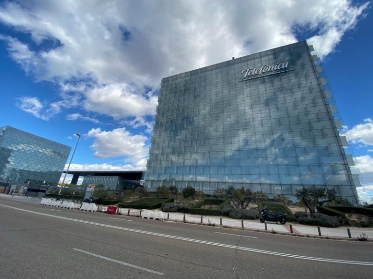 Telefónica gana un 38,5% más en 2020 y rebaja el dividendo a 0,30 euros para 2021
