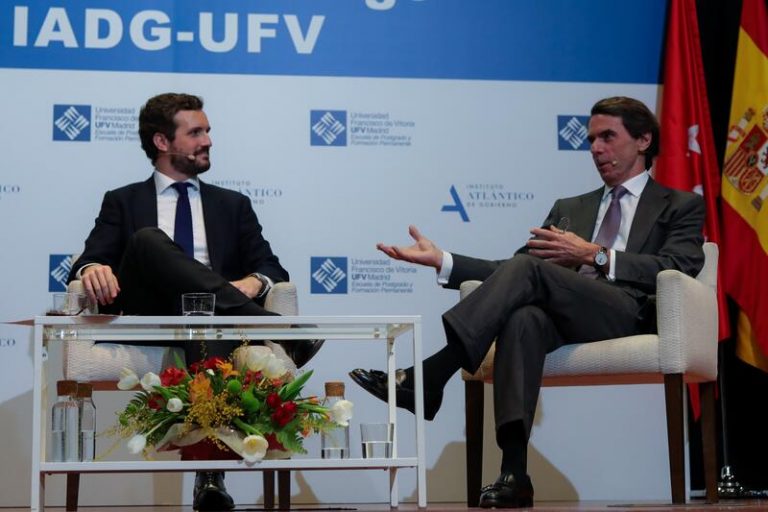 Casado y Aznar coincidirán este martes tras la salida de Génova y el inicio del juicio de la ‘caja B’