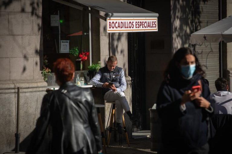 Cataluña publica la prórroga de restricciones y la reapertura de centros comerciales
