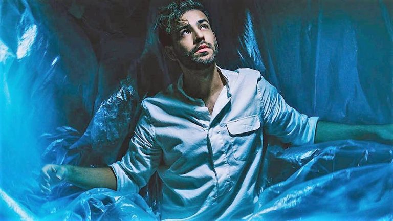 Agoney y «Libertad: un viaje íntimo», su concierto online