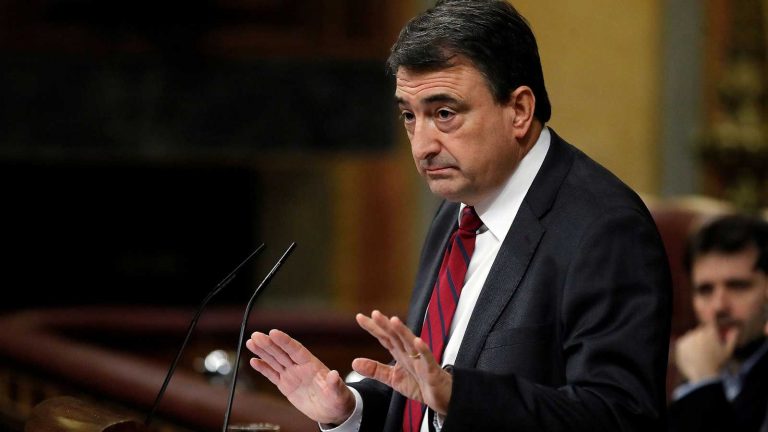 PNV cree que «la apariencia de neutralidad» de Garrido ha desaparecido