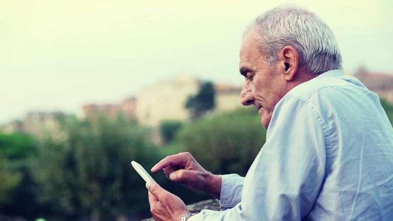 Apps para adaptar un smartphone para las personas mayores