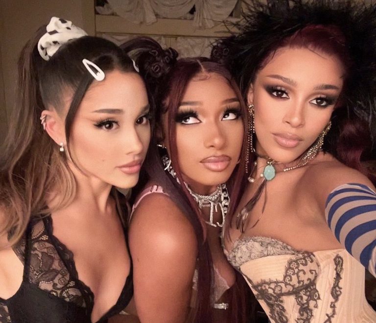 Ariana Grande, Doja Cat y Megan Thee Stallion juntas en el videoclip de ’34+35 (remix)’