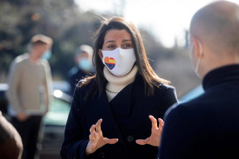 Arrimadas ofrece a los catalanes la opción «segura» de Ciudadanos frente al PSC
