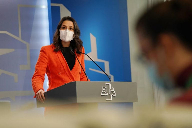 Arrimadas apela al voto de los que se sienten «abandonados» por PSC y PP