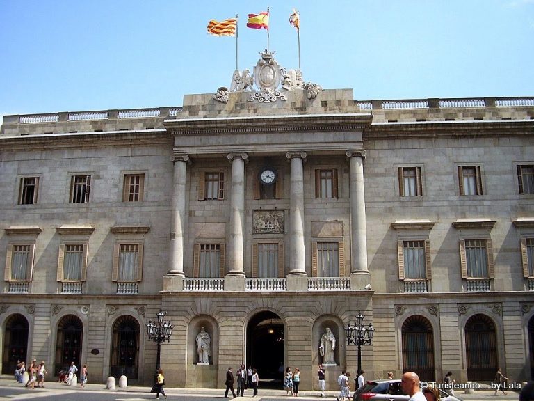 Barcelona apoya el indulto a Hasél, condena los altercados y pide revisar el modelo policial