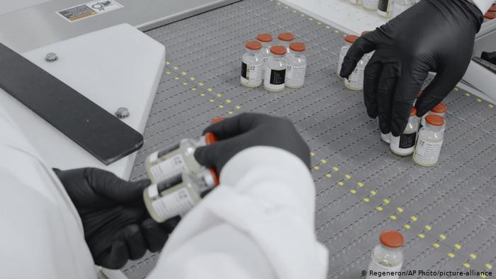 Bruselas busca anticiparse a nuevas variantes del virus con más investigación