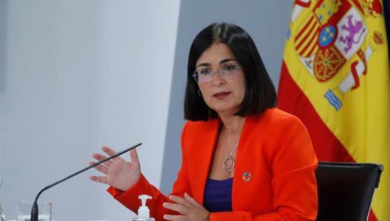 Darias: A partir de abril en España va haber «una importante llegada de vacunas»