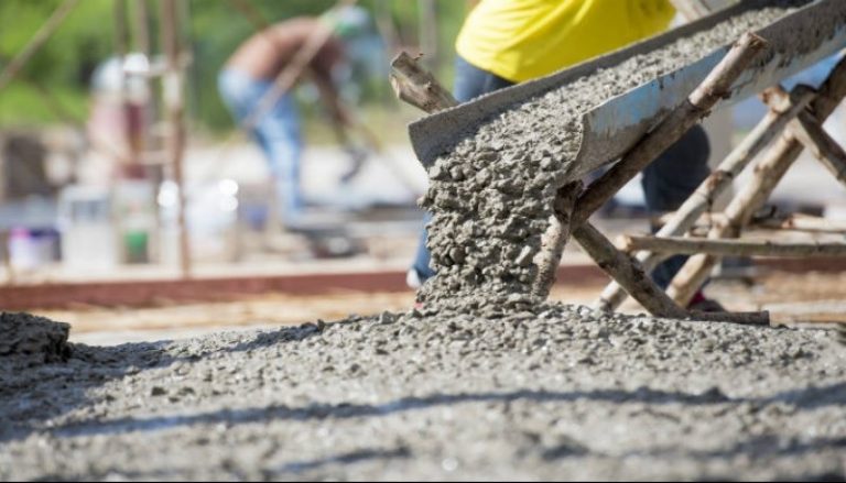 El consumo de cemento cae un 19% en enero por la paralización de las obras