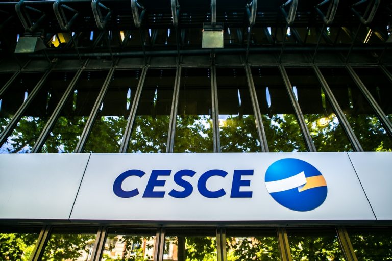 Cesce entra en el accionariado de ATI y potenciará el comercio entre España y África