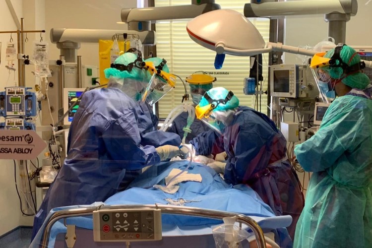 La cirugía de cáncer colorrectal en tiempos de COVID-19 es segura para los pacientes