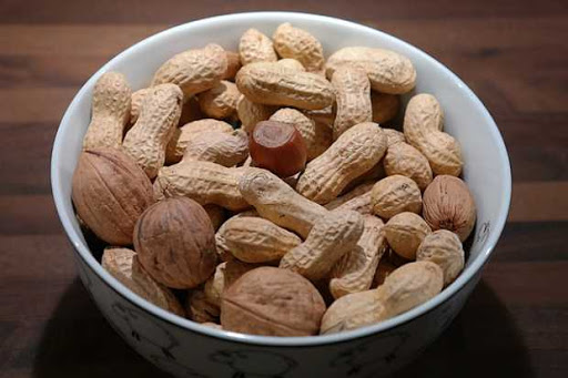 Comer Maní Crudo Y Nueces: