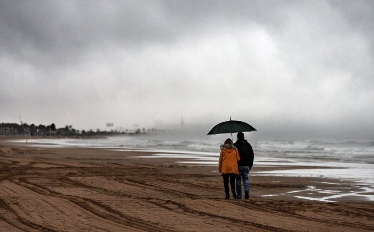 El viento deja rachas de hasta 85 km/h esta madrugada en la C. Valenciana