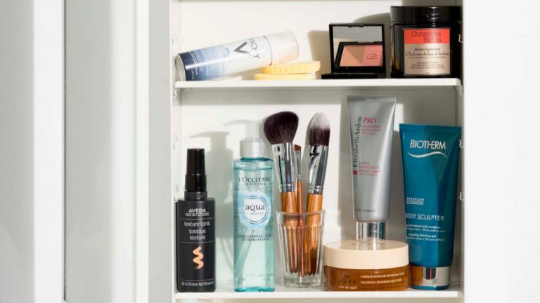 Cosméticos que deberías guardar en el frigorífico (y no lo haces)