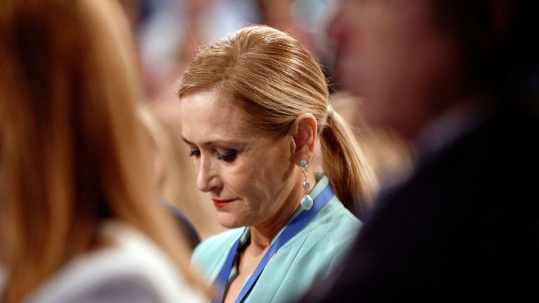 Cifuentes: «Poner en duda mi inocencia y echar porquería me parece un poco mezquino»