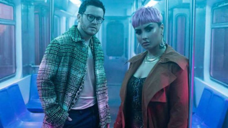 Demi Lovato con Sam Fischer en ‘What other people say’