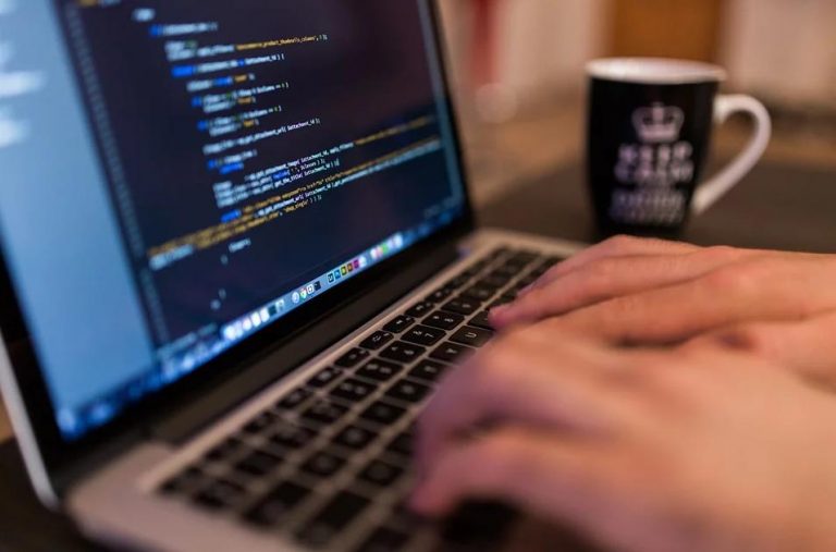Día de la Internet Segura: consejos para proteger el número de perfiles profesionales en las RRSS